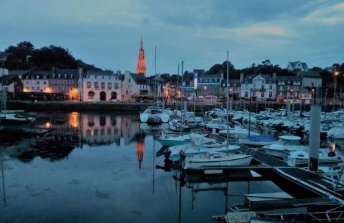 Binic Hotel | Oceanfront Comfort at Le Benhuyc with Hot Tub & Breakfast