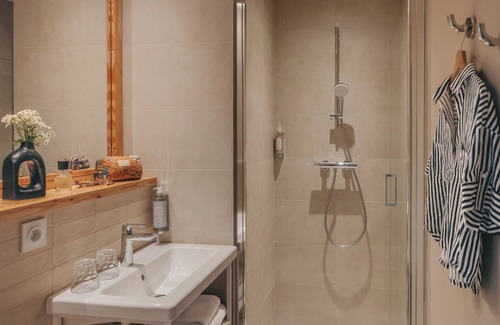Notre-Dame Hotel | Unwind at Hôtel Le Bout du Parc with Spa & Family Amenities