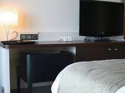 Biarritz City Centre Hotel | Experience Oceanfront Bliss at Hôtel Le Café de Paris
