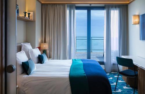 Biarritz City Centre Hotel | Experience Oceanfront Bliss at Hôtel Le Café de Paris