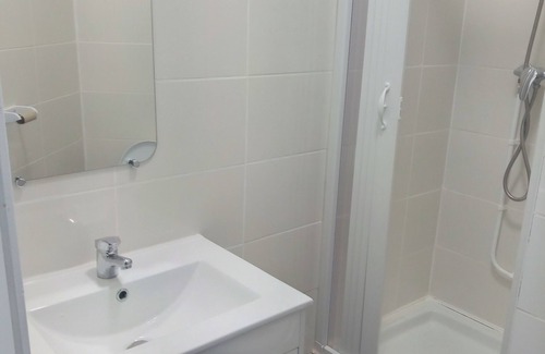 Montlucon Hotel | Comfortable Stay at Hôtel Le Celtic with Family-Friendly Amenities