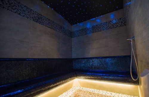 Beaune City Centre Hotel | Elegant Hôtel Le Cep: 5-Star Comfort with Spa & Dining