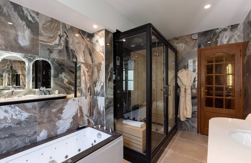 Beaune City Centre Hotel | Elegant Hôtel Le Cep: 5-Star Comfort with Spa & Dining