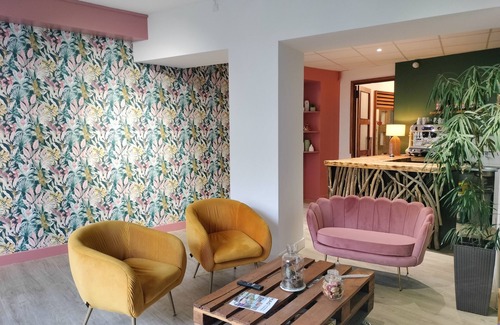 Tournon-sur-Rhone Hotel | Elegant Hôtel Le Château with Spa and Family-Friendly Perks