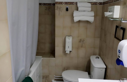 Tournon-sur-Rhone Hotel | Elegant Hôtel Le Château with Spa and Family-Friendly Perks