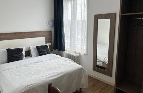 Valenciennes Hotel | Explore Comfort at Hôtel le Clémenceau with Family Amenities