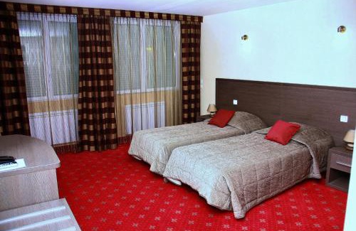 Modane Hotel | Discover Hôtel Le Commerce: Rated 8.3/10 & Family-Friendly