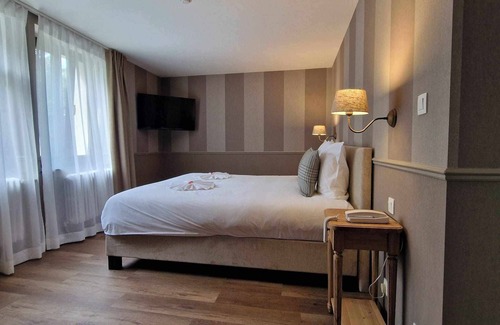 Lorcy Hotel | Inviting Hôtel Le Cor de Chasse: Family-Friendly Retreat