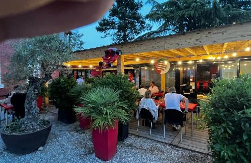 Pont-de-Cheruy Hotel | Discover Comfort at Hôtel Le Cosy - Pet Friendly & Family-Oriented