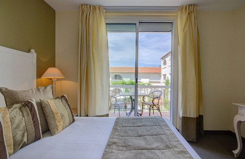 Argeles-sur-Mer Hotel | Relax at Hôtel Le Cottage with Ocean View & Pool Access