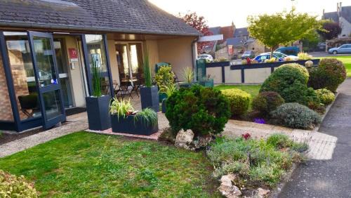 Saint-Denis-de-l'Hotel Hotel | Discover Hôtel Le Dauphin: Pet-Friendly & Family Ready