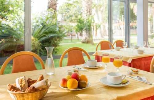 Alenya Hotel | Pet-Friendly Hôtel Le Domaine du Mas Blanc with Ocean Views
