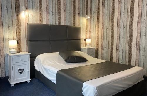 Montlucon Hotel | Cozy Hôtel Le Faisan: Pet-Friendly Stay with Restaurant
