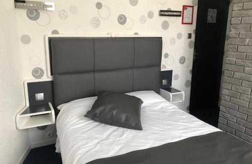 Montlucon Hotel | Cozy Hôtel Le Faisan: Pet-Friendly Stay with Restaurant