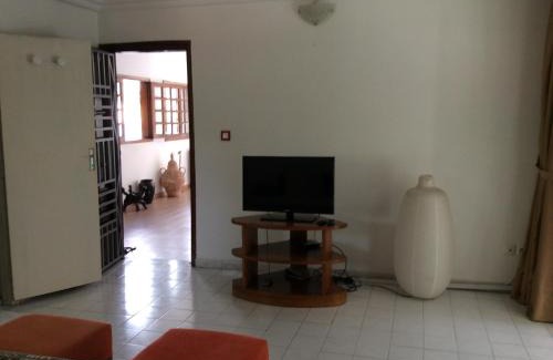 Angre Apartment | Discover Residence le Flamboyant: Family-Friendly Retreat