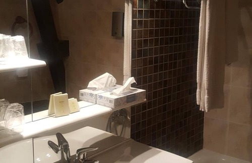 Germigny-l'Eveque Hotel | Discover Hôtel Le Gonfalon: Top-Rated Family Getaway