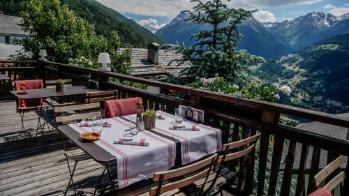 St. Luc Hotel | Pet-Friendly Retreat at Hôtel Le Grand Chalet Favre