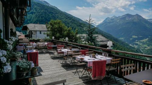 St. Luc Hotel | Pet-Friendly Retreat at Hôtel Le Grand Chalet Favre