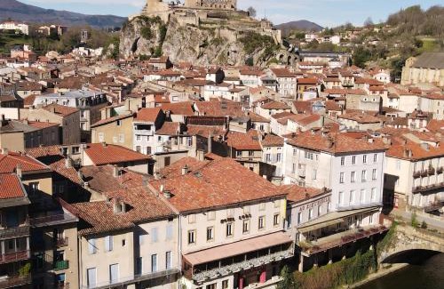 Foix Hotel | Pet-Friendly Hôtel Le Lons: Family Comfort Awaits You