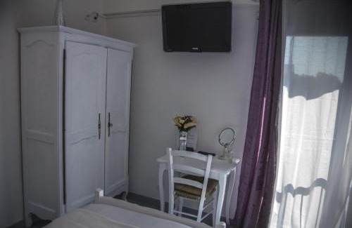 Toulon - Hyeres Hotel | Oceanfront Comfort at Hôtel Le Méditerranée - Rated 8.5/10