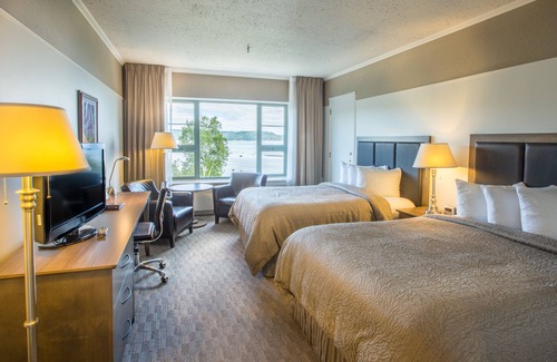 Baie Comeau Hotel | Discover Comfort at Hôtel Le Manoir - Rated 9/10!