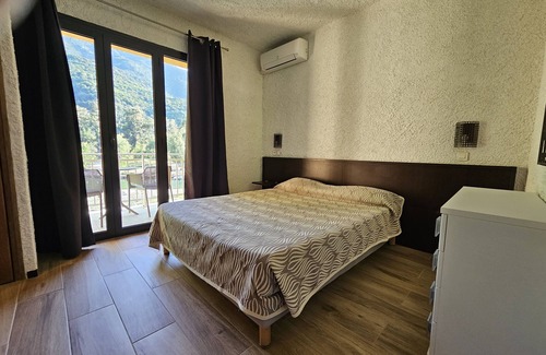 Porto Hotel | Eco-Friendly Hôtel Le Marina with Oceanfront Pool Views