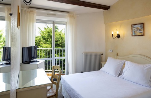 Est Hotel | Welcoming Hôtel Le Mozart: Guest Rated 9/10 & Family-Friendly