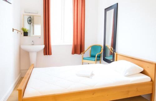 Lens Hotel | Family-Friendly Hôtel Le Paris Brest with Restaurant & Breakfast
