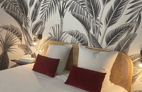Saint-Lo Hotel | Discover Comfort at Hotel Restaurant Lunotel with Breakfast