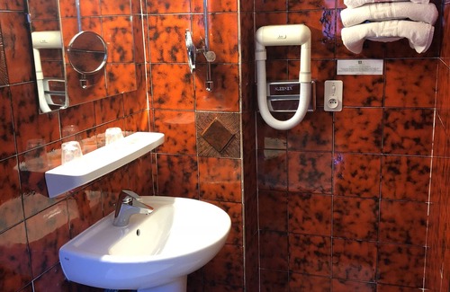 Modane Hotel | Welcoming Hôtel Restaurant le Perce Neige with Family-Friendly Service