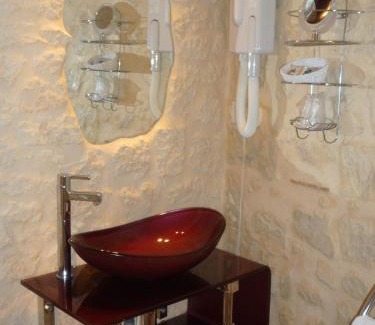 Chinon Hotel | Comfortable Stay at Cit'Hôtel Le Plantagenet with Dining