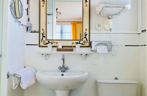Juan-les-Pins Hotel | Discover Hôtel Le Pré Catelan: Family-Friendly Ocean Escape