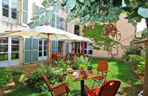 Figeac Hotel | Experience Comfort at Hôtel Le Quatorze - Rated 9/10