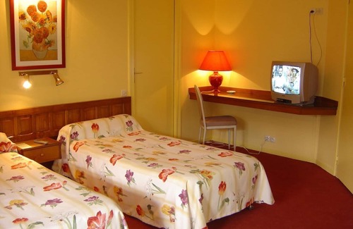 Montaigut-sur-Save Hotel | Experience Relaxation at Hôtel Le Ratelier with Spa & Pool