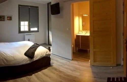 Issoncourt Hotel | Comfortable Stay at Hôtel le Relais de la Voie Sacrée