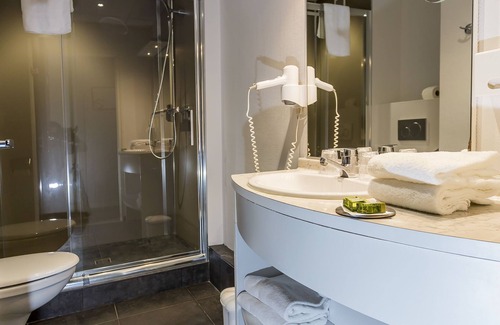 Biscarrosse Hotel | Relax at Hôtel Le Relais: Spa, Restaurant & Family-Friendly