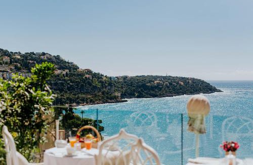 Roquebrune-Cap-Martin Hotel | Relax at Hôtel Le Roquebrune: Ocean Views & Private Beach