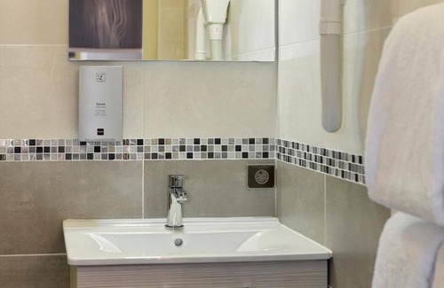 Mont-pres-Chambord Hotel | Discover Hôtel Le Saint Florent: Family-Friendly Stay