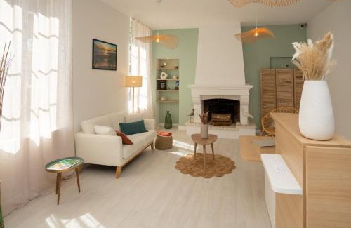 Saint-Pierre-d'Oleron Hotel | Pet-Friendly Hôtel Le Square with Oceanfront Views