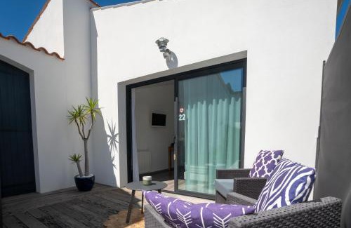 Saint-Pierre-d'Oleron Hotel | Pet-Friendly Hôtel Le Square with Oceanfront Views