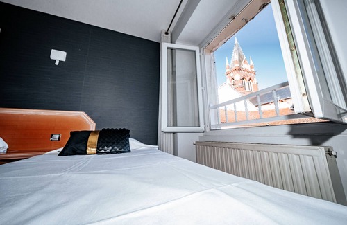Vic-en-Bigorre Hotel | Discover Hôtel le Tivoli: Spa & Family-Friendly Amenities