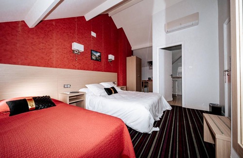 Vic-en-Bigorre Hotel | Discover Hôtel le Tivoli: Spa & Family-Friendly Amenities