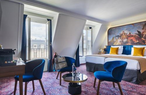 Notre-Dame Hotel | Discover Hôtel Le Versailles: 4-Star Family-Friendly Comfort