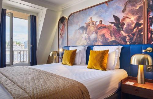 Notre-Dame Hotel | Discover Hôtel Le Versailles: 4-Star Family-Friendly Comfort