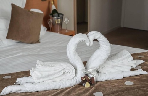 Orgelet Hotel | Discover Hôtel Le Vouglans: Guest Rated 9.4/10 with Dining
