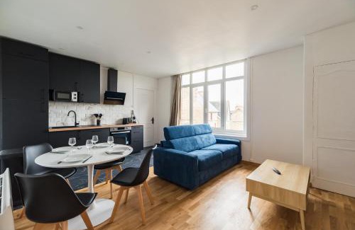 Guingamp Apartment | Stylish La Suite de l'Elegance near Guingamp Station