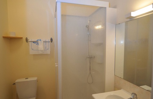 La Malene Hotel | Discover Hôtel Les Bateliers: Family-Friendly with Spa & Breakfast