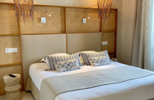 Perros-Guirec Hotel | Elegant Hôtel Les Costans: Guest Rated 9/10 with Spa & More