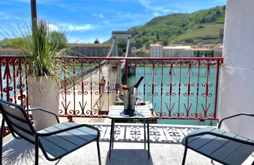 Tain-l'Hermitage Hotel | Ideal Family Escape at Hôtel Les Deux Coteaux - Pet Friendly