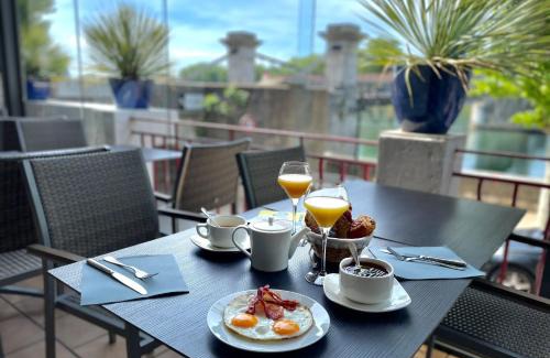 Tain-l'Hermitage Hotel | Ideal Family Escape at Hôtel Les Deux Coteaux - Pet Friendly